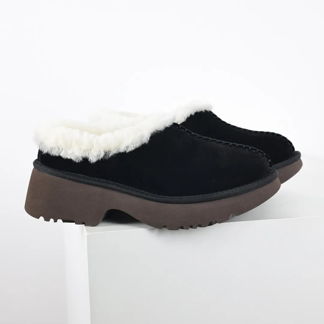 Pick up locally 💰560 Core recommended good price It is a very suitable choice for home use. In recent years, uug has launched a series of styles, which are partially geared towards the preferences of young consumers and have also moved to the forefront of fashion trends. Shoe body material: water-repellent coated suede upper, 17 mm UGGPURE™ implantable wool insole, lightweight non-slip and comfortable rubber outsole, with brand LOGO and trademark, with full packaging Size: 35 36 37 38 39 40